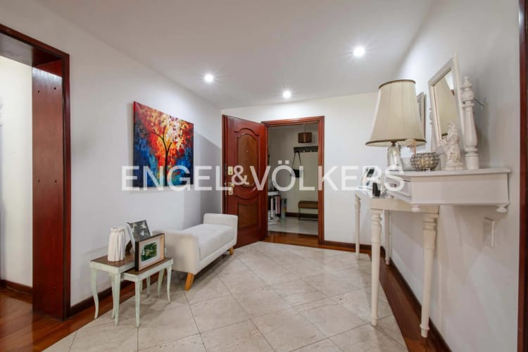 Apartamento de 3 alcobas en venta en Chicó Reservado, Bogotá, 187 m² · foto 2 de 17