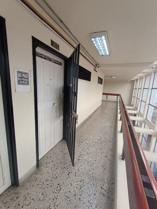 Bodega en arriendo en La Candelaria, Medellín, 36 m² · foto 2 de 7