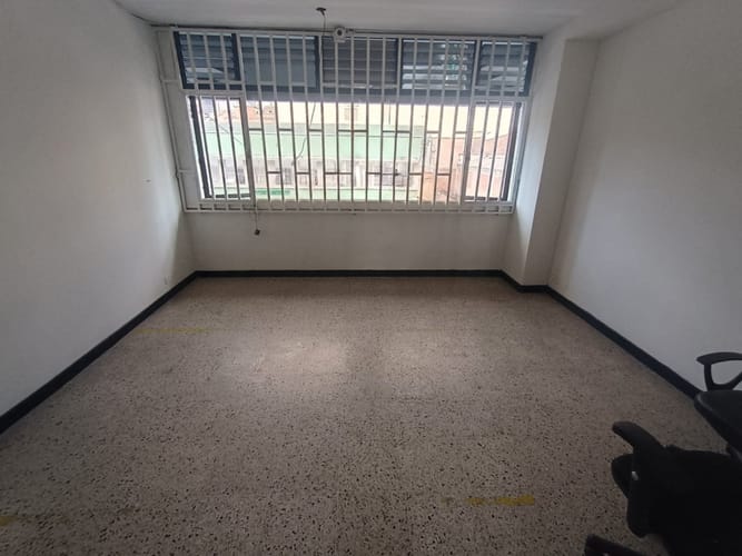 Bodega en arriendo en La Candelaria, Medellín, 36 m² · foto 3 de 7