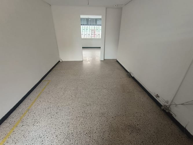 Bodega en arriendo en La Candelaria, Medellín, 36 m² · foto 6 de 7