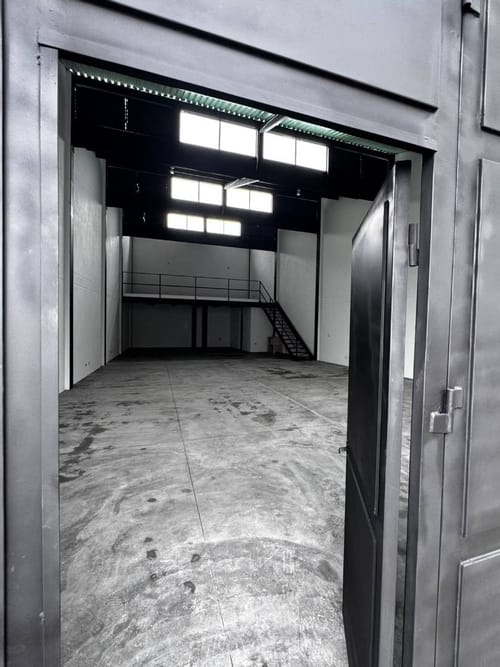 Bodega en arriendo en San Benito, Villavicencio, 231 m² · foto 2 de 9