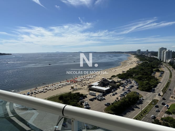 Apartamento ideal de 3 dormitorios en suite, con balcón espectacular con vista al mar, en Mansa- Punta del Este · Foto 4