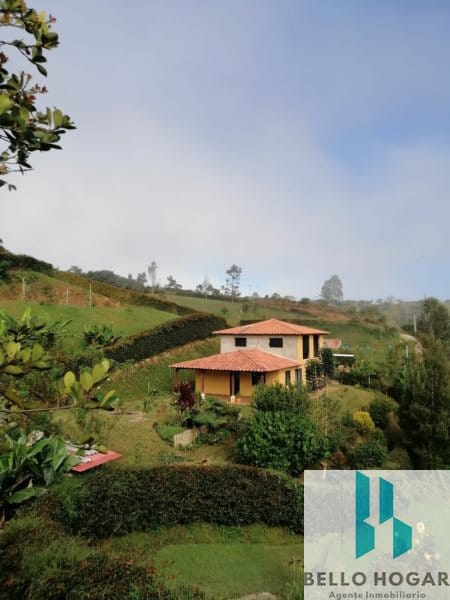 Casa de 3 alcobas en venta en La Industrial, Marinilla, 1470 m² · foto 8 de 9