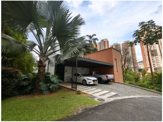 Casa de 5 alcobas en venta en Aves Maria, Medellín, 470 m² · foto 2 de 20