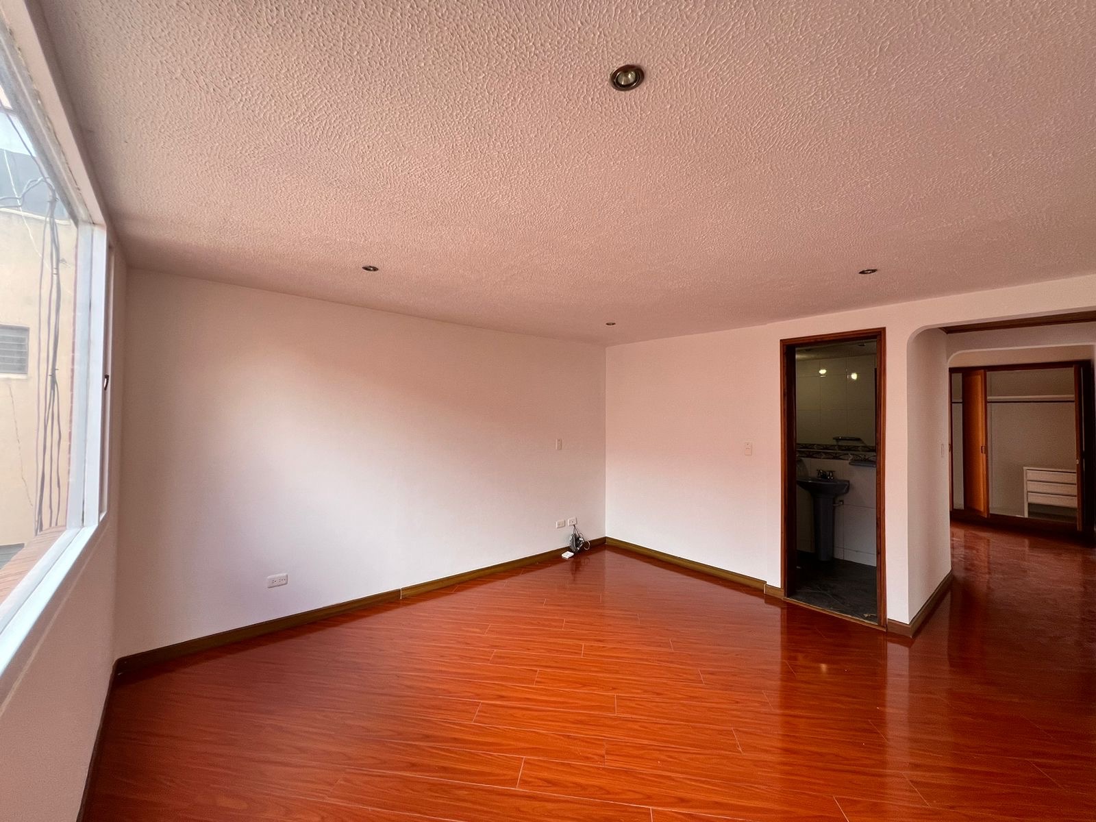 Apartamento en arriendo en Santa Barbara, Bogotá · foto 2 de 16