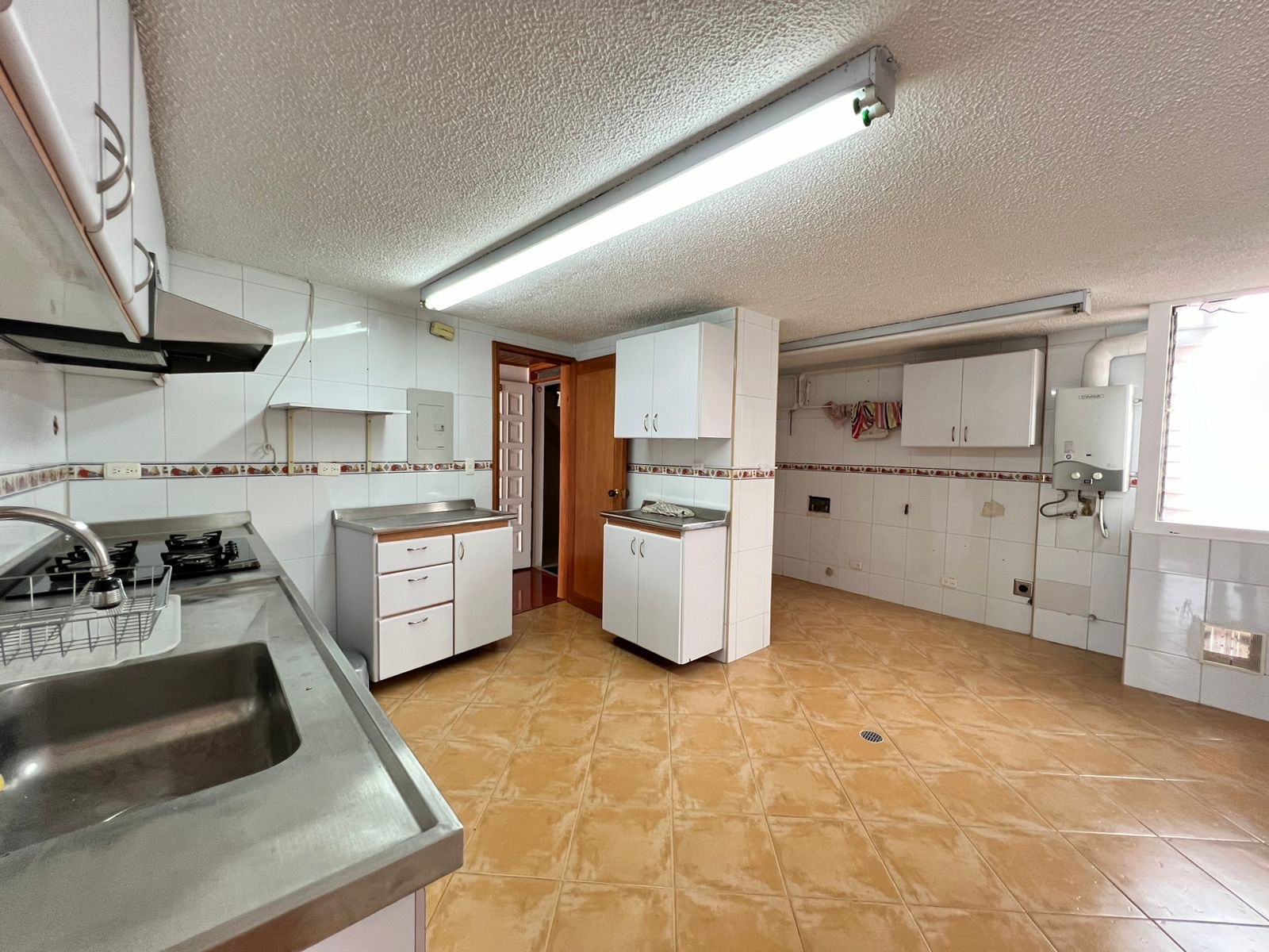 Apartamento en arriendo en Santa Barbara, Bogotá · foto 4 de 16