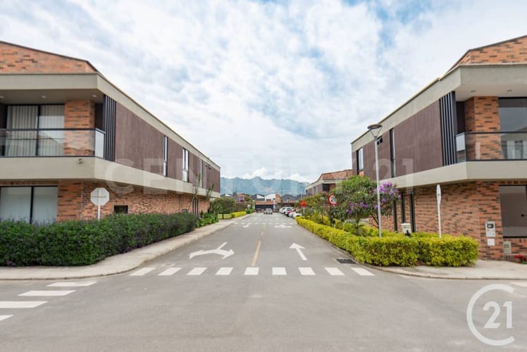 Apartamento de 3 alcobas en venta en Lomitas, La Ceja, 135 m² · foto 4 de 13