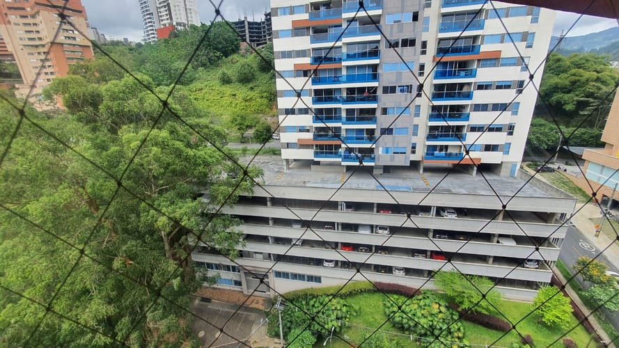 Apartamento de 3 alcobas en venta en Las Lomitas, Sabaneta, 100 m² · foto 2 de 19