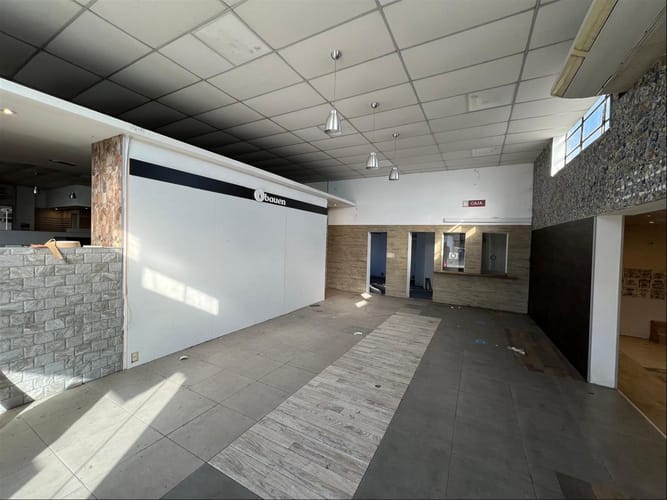 Local Comercial en Alquiler · Foto 8