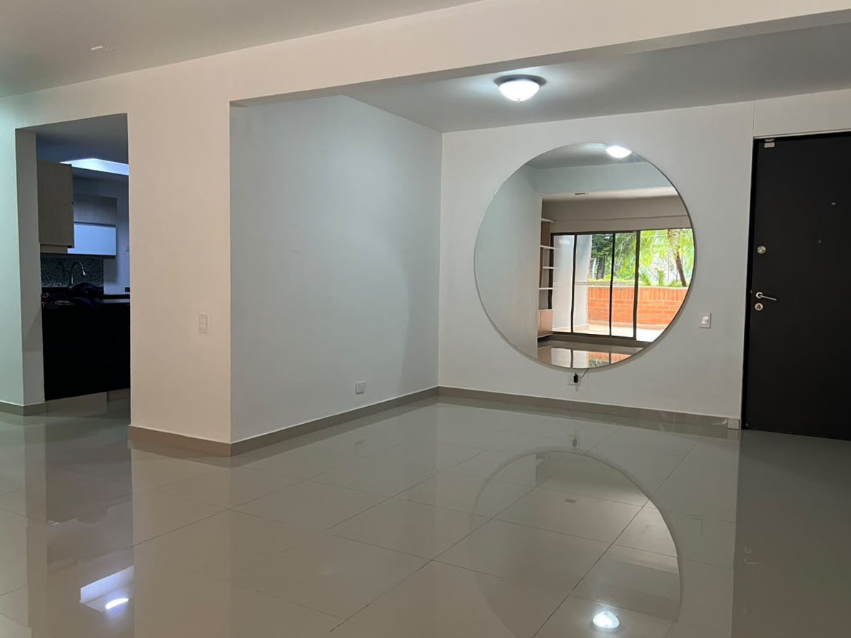 Apartamento en venta en Loma Benedictinos, Medellín · foto 5 de 18