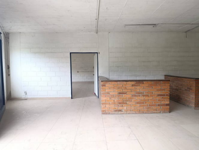 Bodega en arriendo en Laureles, Medellín, 150 m² · foto 2 de 8
