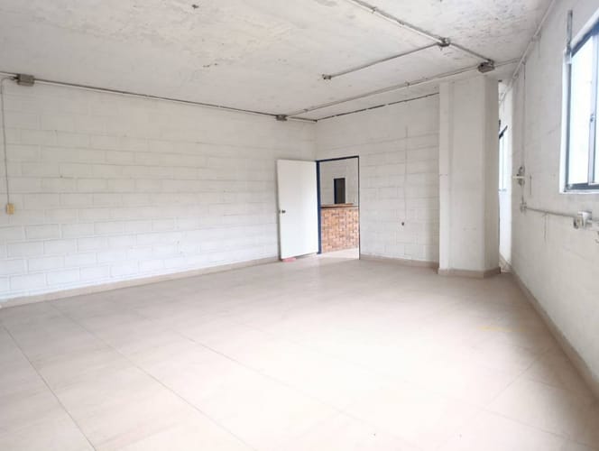 Bodega en arriendo en Laureles, Medellín, 150 m² · foto 7 de 8