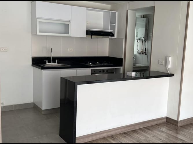 Apartamento de 3 alcobas en venta en La Magnolia, Madrid, 70 m² · foto 3 de 24