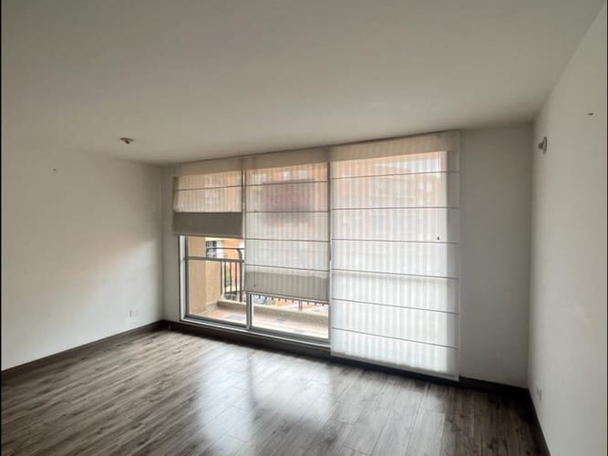 Apartamento de 3 alcobas en venta en La Magnolia, Madrid, 70 m² · foto 5 de 24