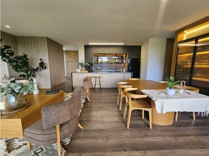 Apartamento de 3 alcobas en venta en Llano Grande, Medellín, 199 m² · foto 2 de 16