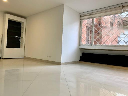 Apartamento de 3 alcobas en venta en Santa Barbara, Bogotá, 130 m² · foto 2 de 21