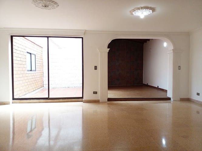 Casa de 4 alcobas en venta en La Pradera, Envigado, 204 m² · foto 2 de 20