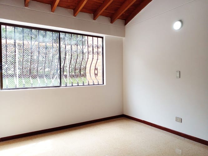 Casa de 4 alcobas en venta en La Pradera, Envigado, 204 m² · foto 11 de 20