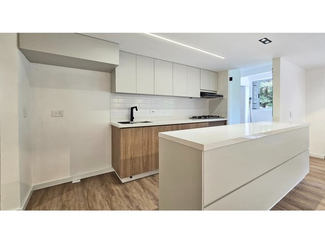 Apartamento de 2 alcobas en venta en Loma De Los Gonzalez, Medellín, 101 m² · foto 2 de 15