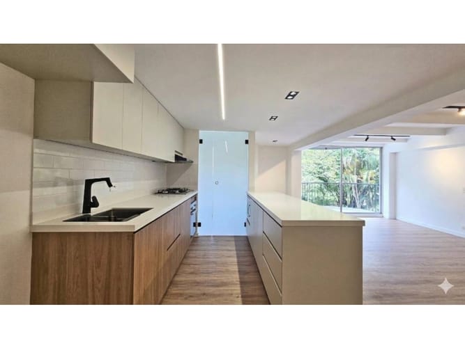 Apartamento de 2 alcobas en venta en Loma De Los Gonzalez, Medellín, 101 m² · foto 4 de 15