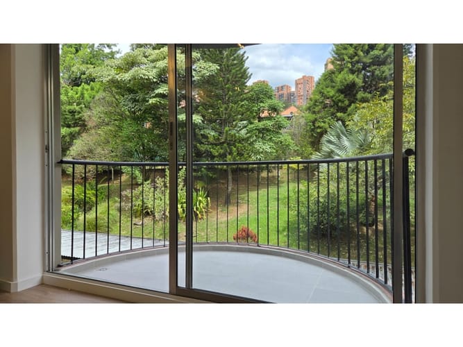 Apartamento de 2 alcobas en venta en Loma De Los Gonzalez, Medellín, 101 m² · foto 5 de 15