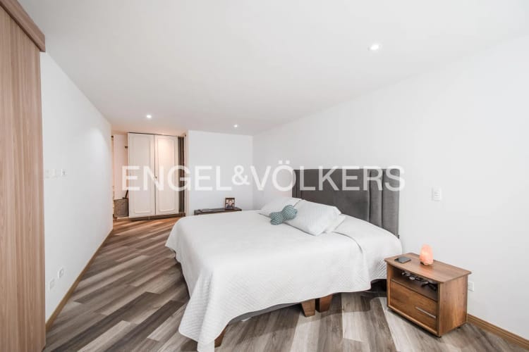 Apartamento de 4 alcobas en venta en Chicó Reservado, Bogotá, 254 m² · foto 9 de 16