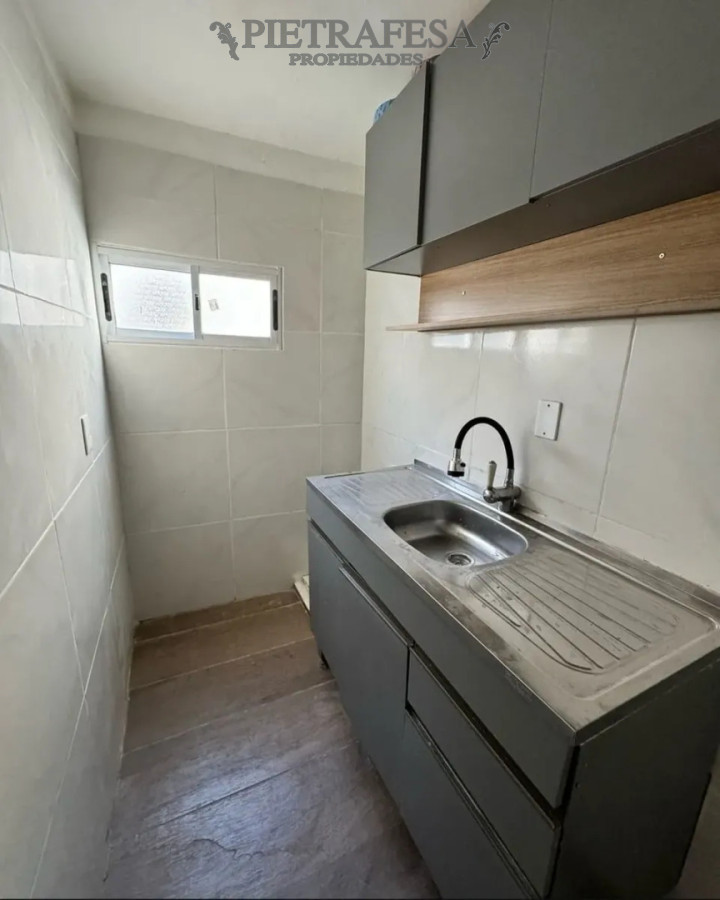 Apartamento en alquiler, 2 dormitorios, 1 baño, balcón. La Comercial. · Foto 4