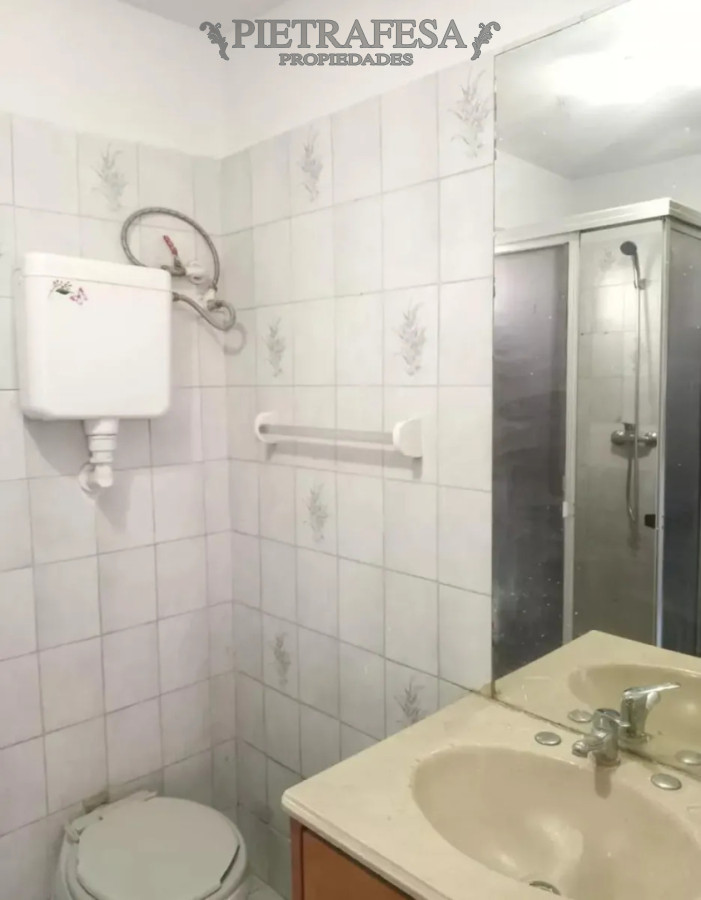 Apartamento en alquiler, 2 dormitorios, 1 baño, balcón. La Comercial. · Foto 7