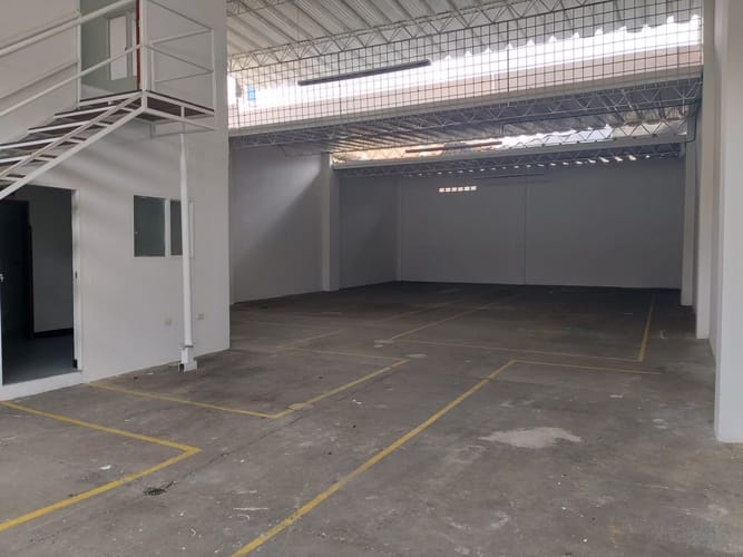 Bodega en arriendo en Garcia Rovira, Bucaramanga, 242 m² · foto 8 de 16