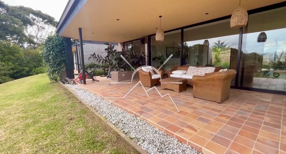 Casa de 5 alcobas en venta en Guamito, La Ceja, 495 m² · foto 21 de 24