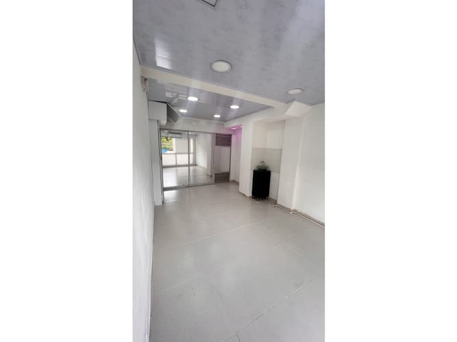 Local en venta en El Chagualo, Medellín, 16 m² · foto 2 de 5