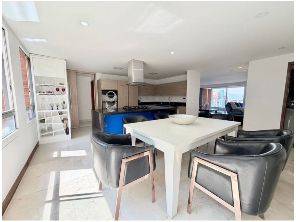 Apartamento en venta en El Poblado, Medellín · foto 6 de 18