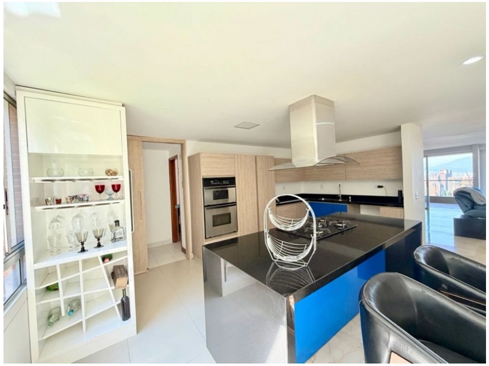 Apartamento en venta en El Poblado, Medellín · foto 7 de 18