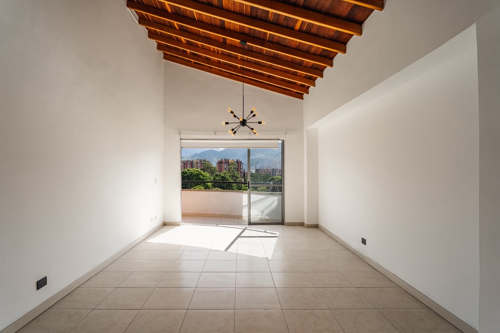 Apartamento en venta en Loma Benedictinos, Envigado · foto 3 de 16