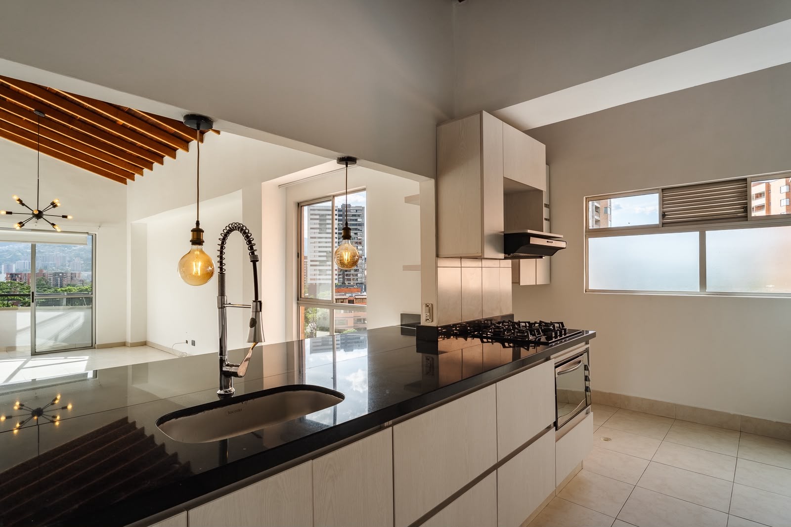 Apartamento en venta en Loma Benedictinos, Envigado · foto 5 de 16