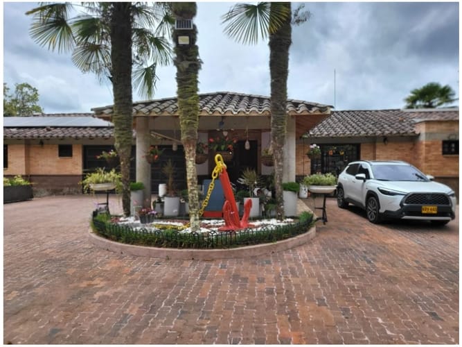 Casa de 4 alcobas en venta en Escobero, Envigado, 600 m² · foto 2 de 24