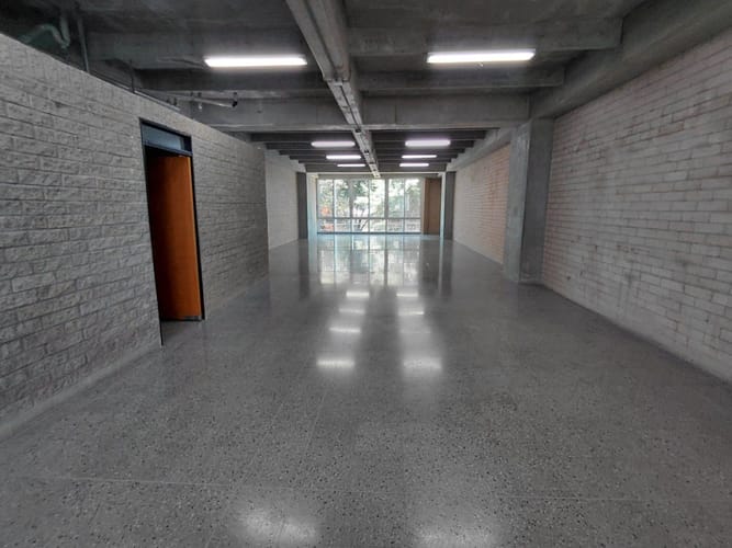 Oficina en arriendo en La Aguacatala, Medellín, 178 m² · foto 2 de 15