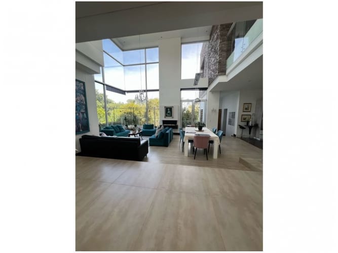 Casa de 4 alcobas en venta en Loma Del Escobero, Envigado, 350 m² · foto 2 de 14