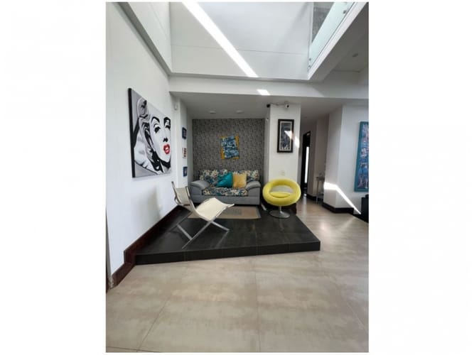 Casa de 4 alcobas en venta en Loma Del Escobero, Envigado, 350 m² · foto 3 de 14