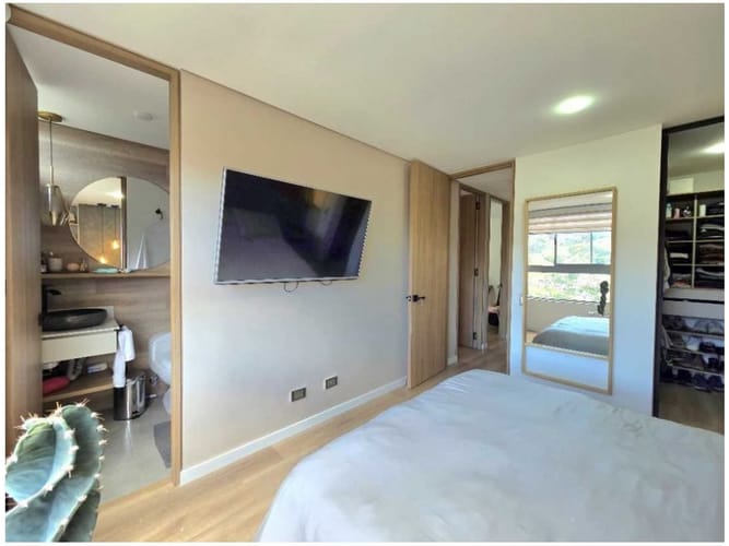Apartamento de 3 alcobas en venta en Loma De San Jose, Sabaneta, 80 m² · foto 10 de 15