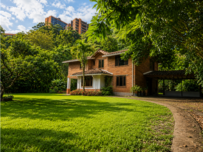 Casa de 3 alcobas en venta en Loma De Las Brujas, Envigado, 215 m² · foto 9 de 14