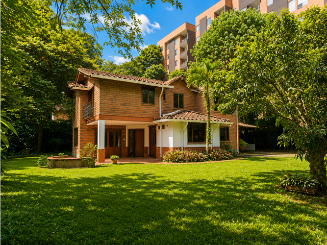 Casa de 3 alcobas en venta en Loma De Las Brujas, Envigado, 215 m² · foto 11 de 14