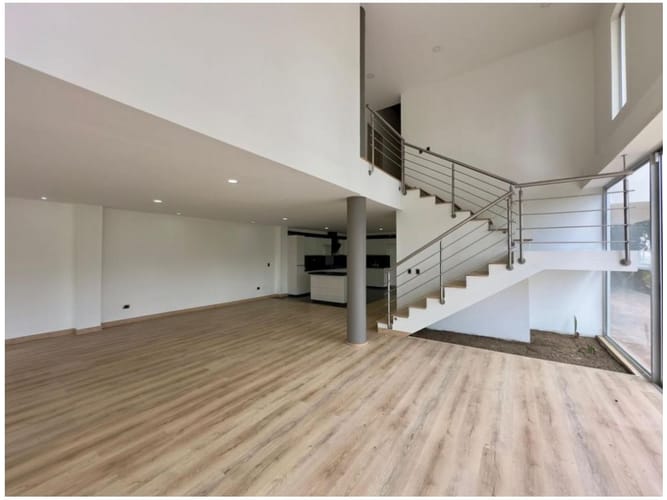 Casa de 3 alcobas en venta en El Salado, Envigado, 232 m² · foto 2 de 9