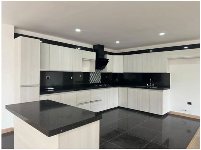 Casa de 3 alcobas en venta en El Salado, Envigado, 232 m² · foto 3 de 9