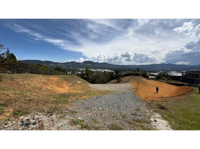 Lote en venta en Guamito, La Ceja, 3971 m² · foto 2 de 3