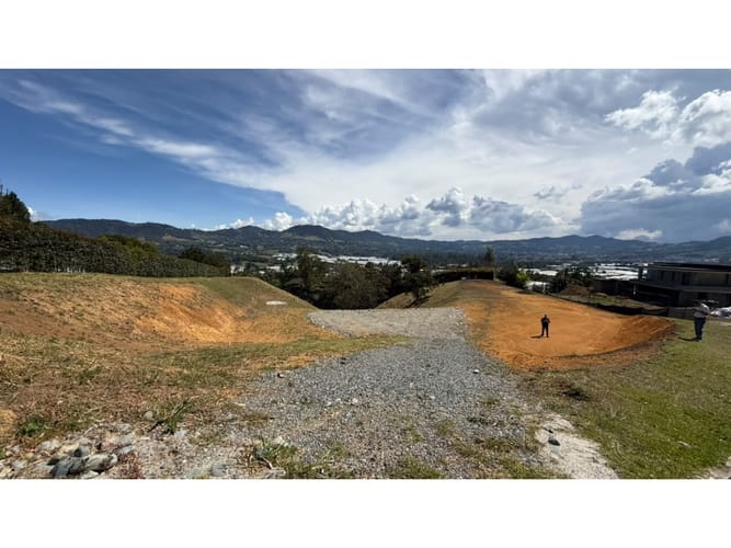 Lote en venta en Guamito, La Ceja, 3971 m² · foto 3 de 3