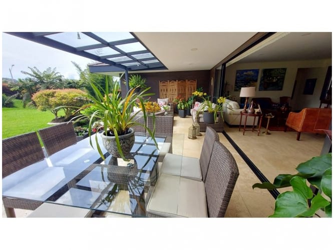 Casa de 3 alcobas en venta en El Poblado, Medellín, 1850 m² · foto 6 de 22