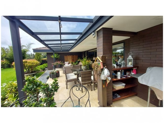 Casa de 3 alcobas en venta en El Poblado, Medellín, 1850 m² · foto 9 de 22