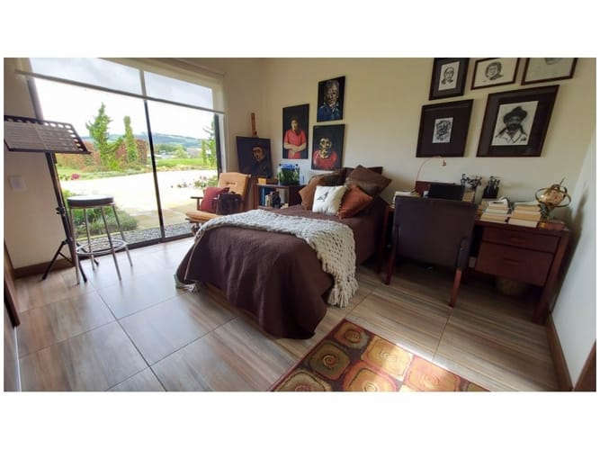 Casa de 3 alcobas en venta en El Poblado, Medellín, 1850 m² · foto 14 de 22