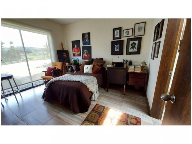 Casa de 3 alcobas en venta en El Poblado, Medellín, 1850 m² · foto 15 de 22
